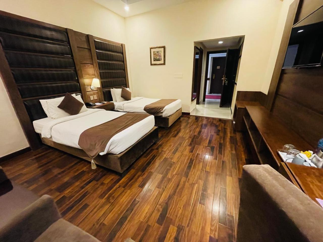 Legend Hotel Iszlámábád Kültér fotó