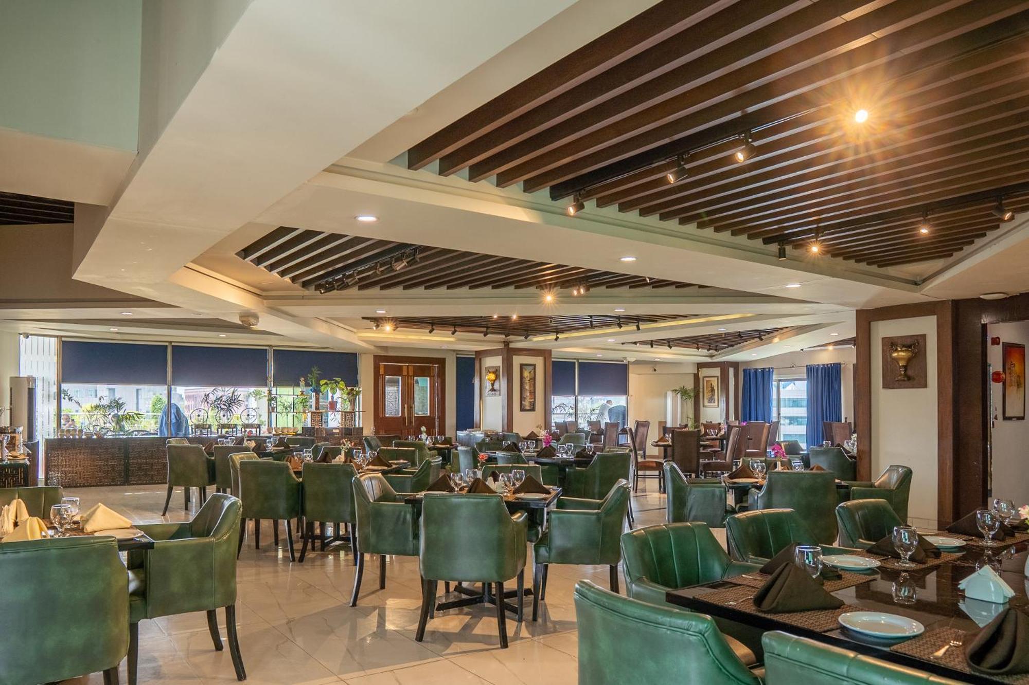 Legend Hotel Iszlámábád Kültér fotó