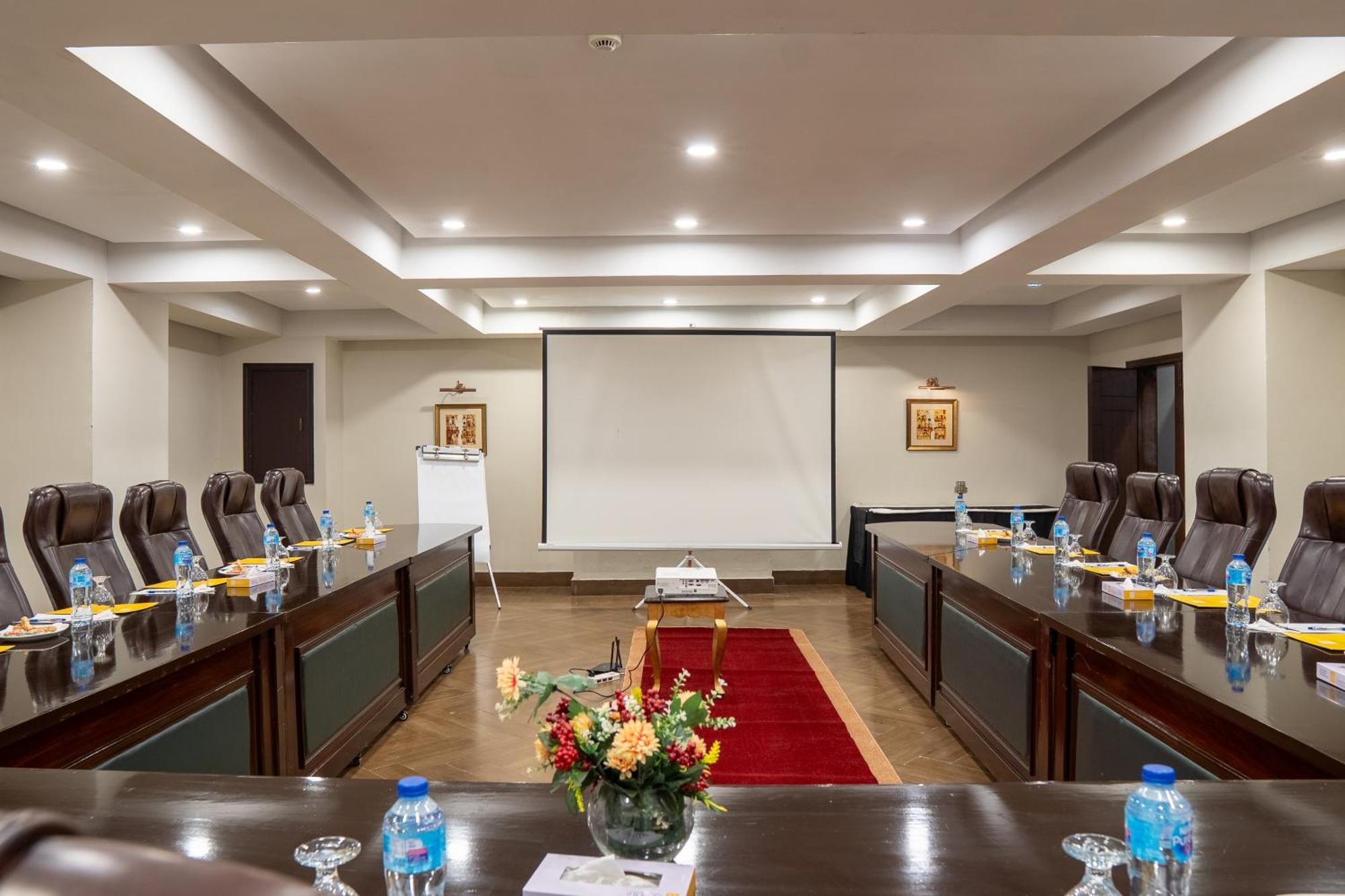 Legend Hotel Iszlámábád Kültér fotó